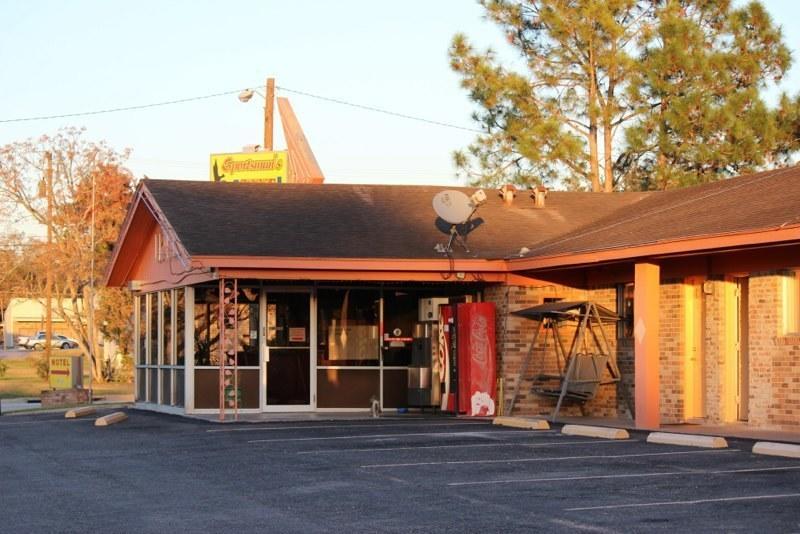 Sportsman'S Motel Eagle Lake Экстерьер фото